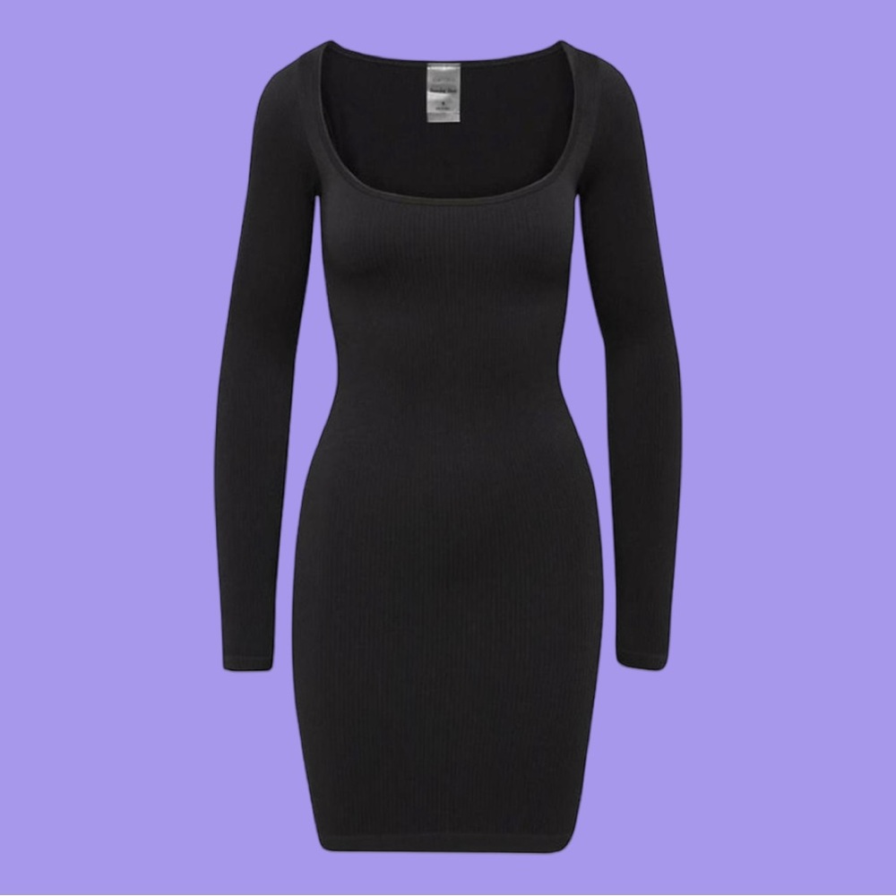 4/45$ Almost brand new Sunday Best sinchseamless Delta dress in black | Aritzia